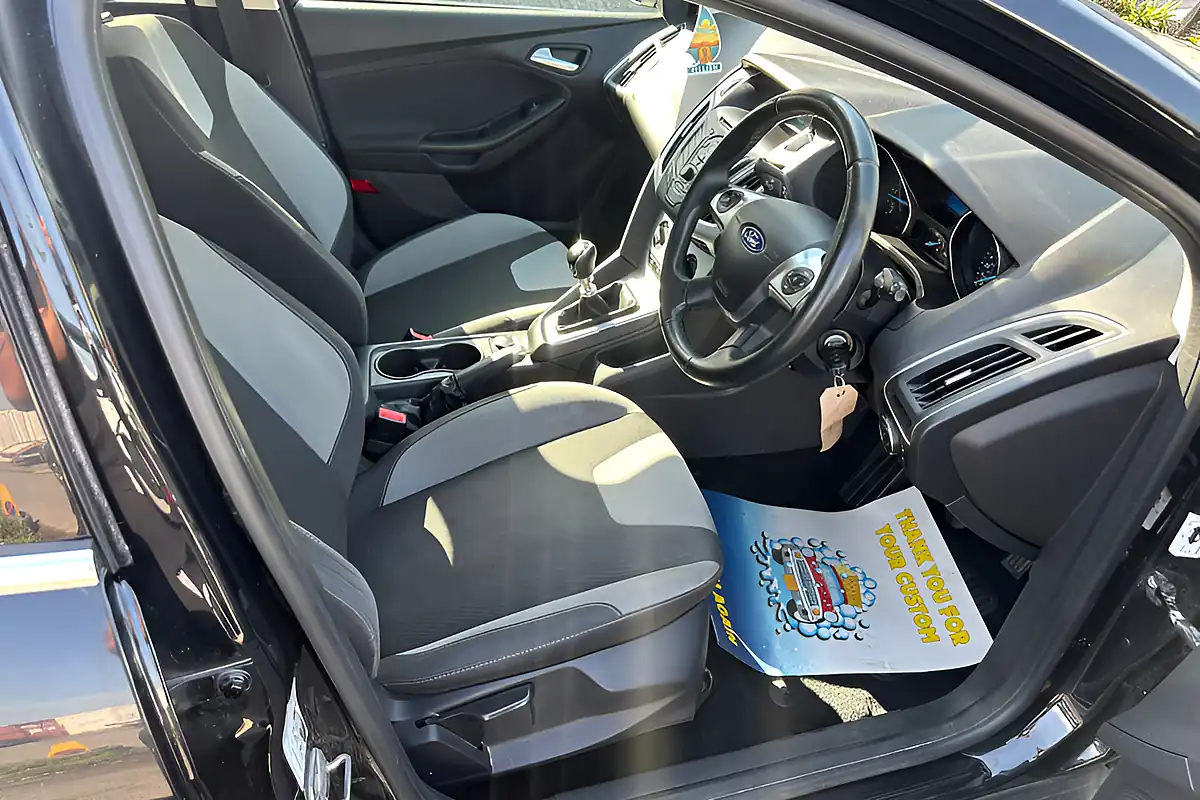 Used 2014 Ford Focus Zetec Black - Interior and Exterior details 16