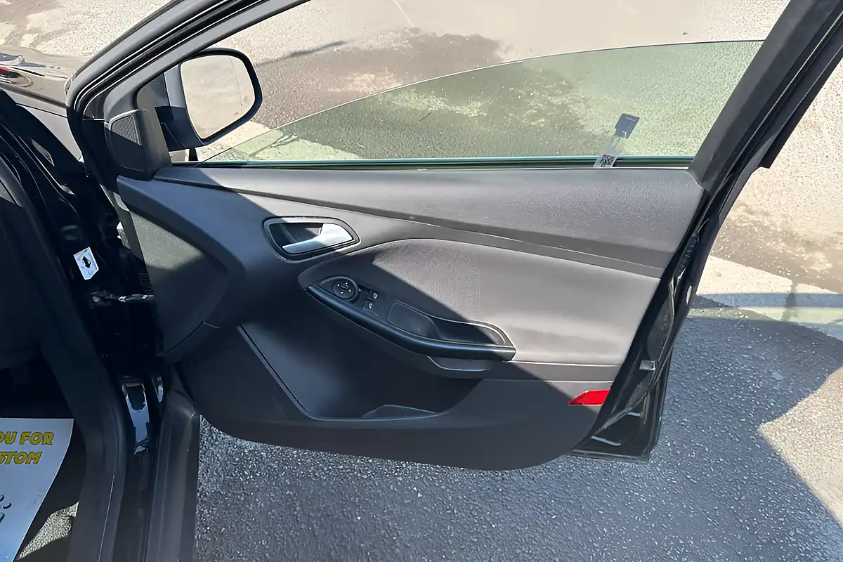 Used 2014 Ford Focus Zetec Black - Interior and Exterior details 17