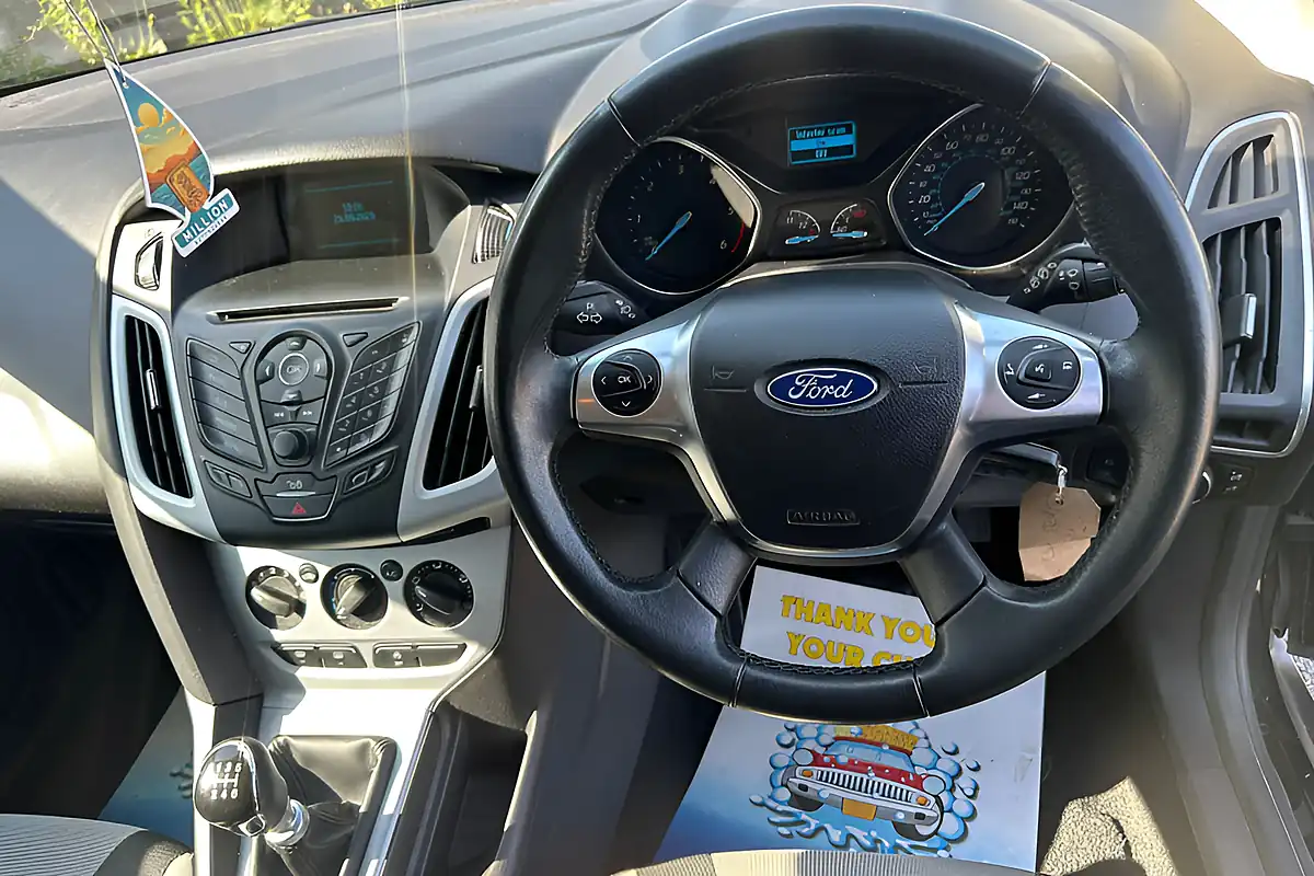 Used 2014 Ford Focus Zetec Black - Interior and Exterior details 18