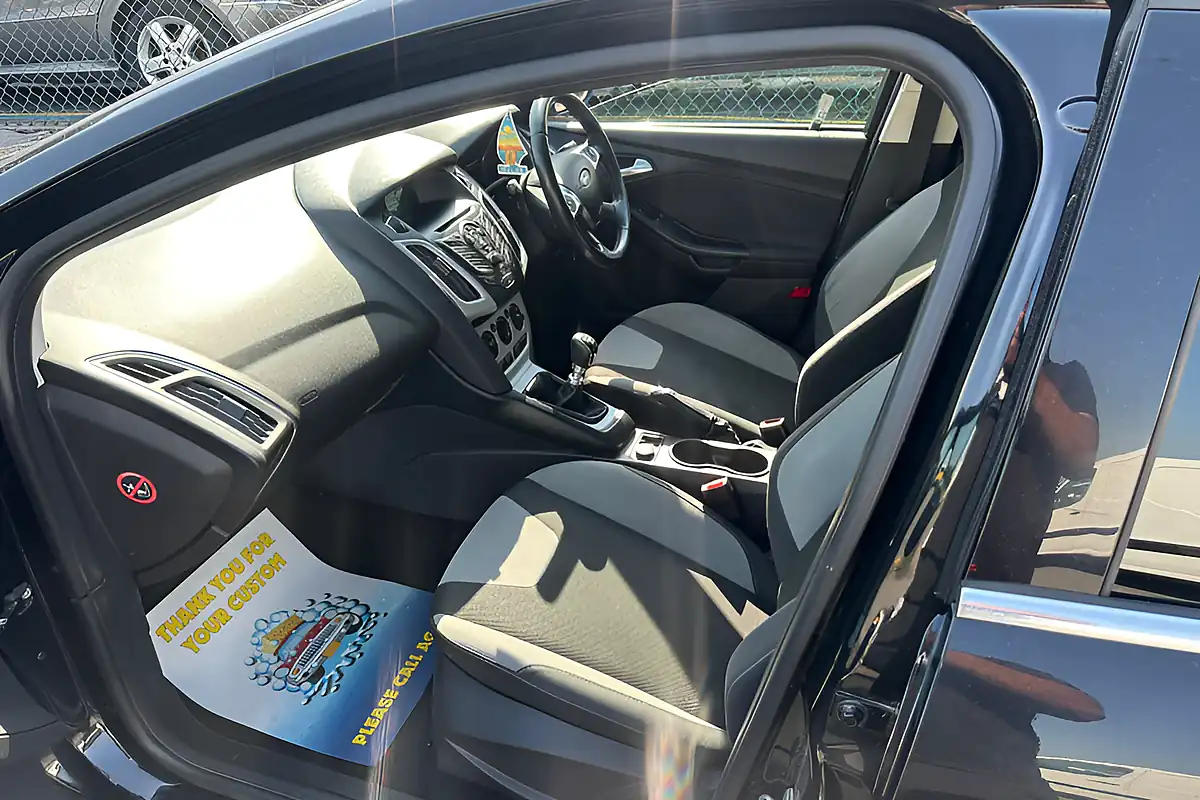 Used 2014 Ford Focus Zetec Black - Interior and Exterior details 19