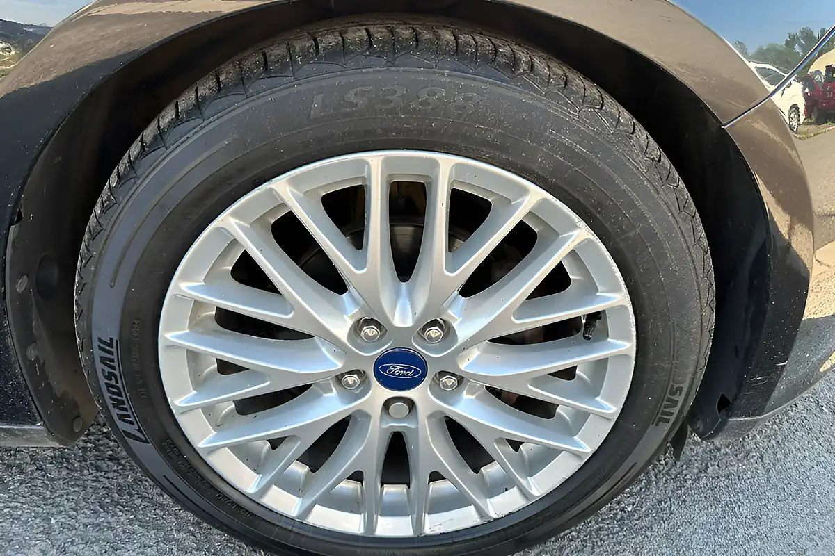 Used 2014 Ford Focus Zetec Black - Interior and Exterior details 9
