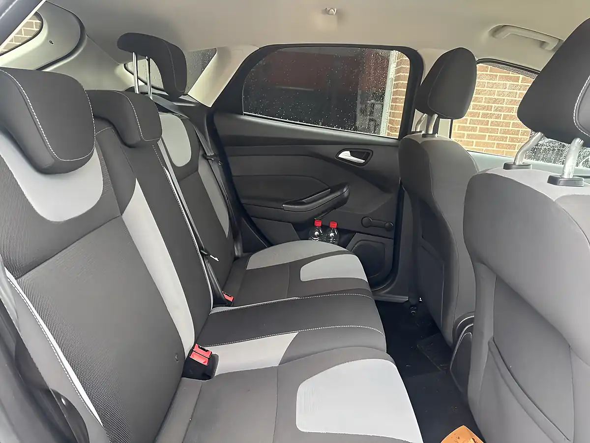Used 2014 Ford Focus Zetec Blue - Interior and Exterior details 12