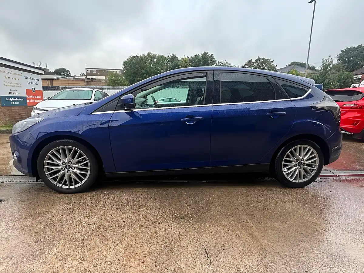 Used 2014 Ford Focus Zetec Blue - Interior and Exterior details 4