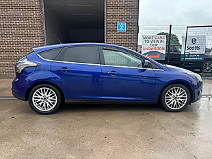 Used 2014 Ford Focus Zetec Blue - Interior and Exterior details 8