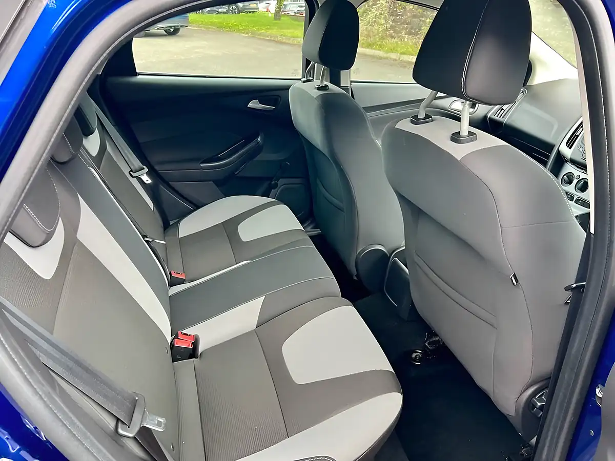 Used 2014 Ford Focus Zetec Deep Impact Blue - Interior and Exterior details 10