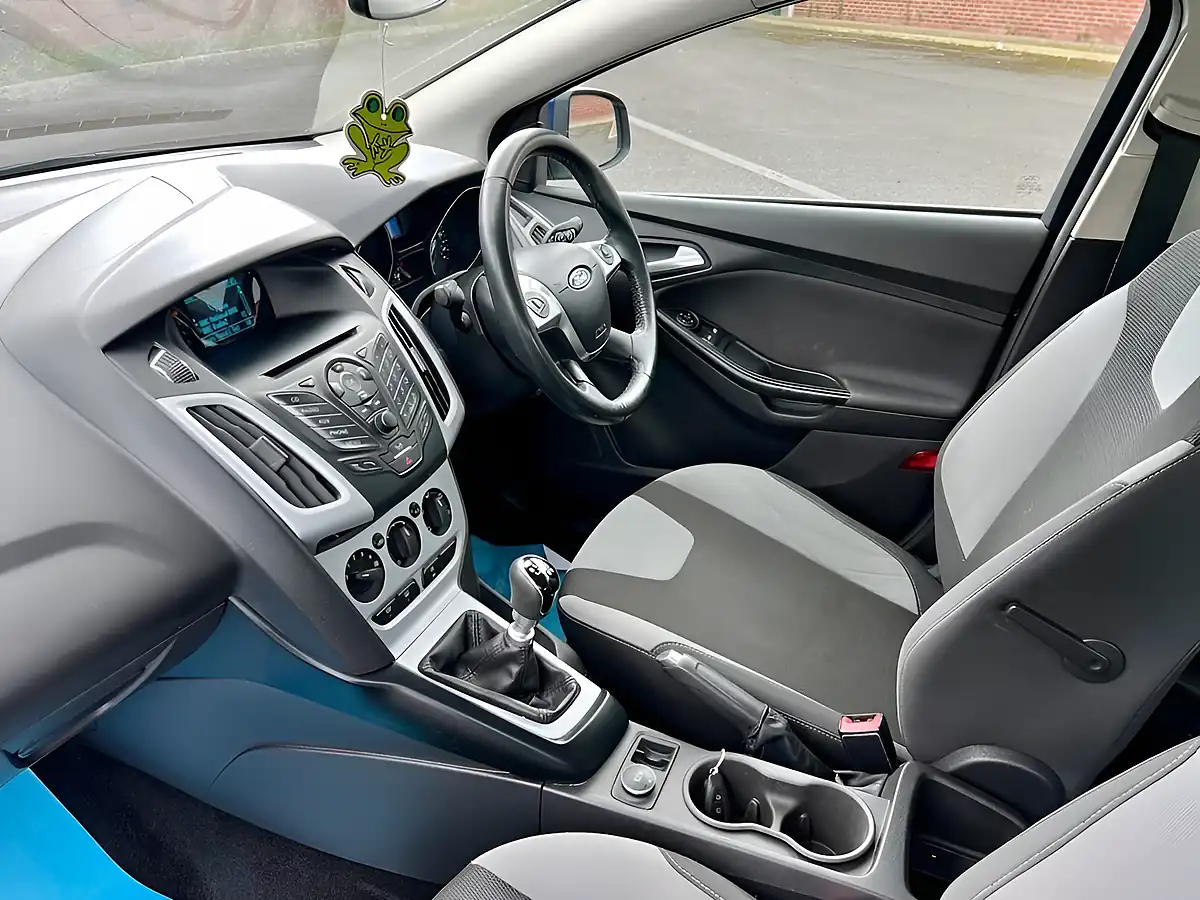 Used 2014 Ford Focus Zetec Deep Impact Blue - Interior and Exterior details 12
