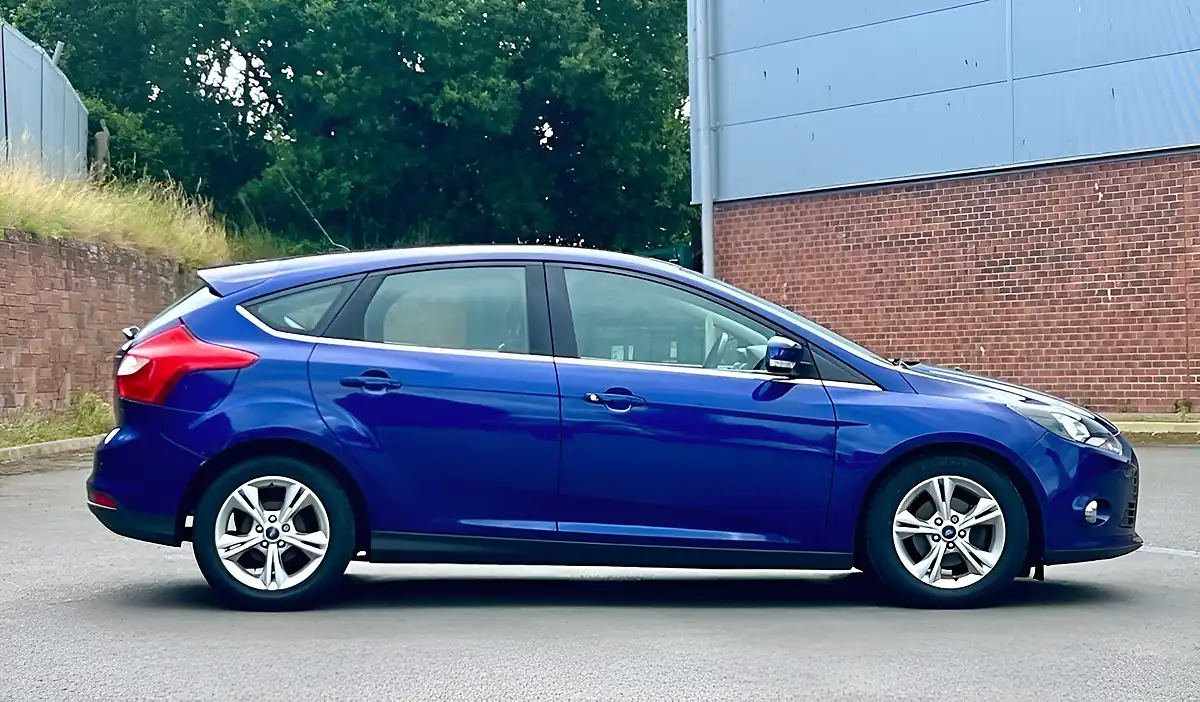 Used 2014 Ford Focus Zetec Deep Impact Blue - Interior and Exterior details 4