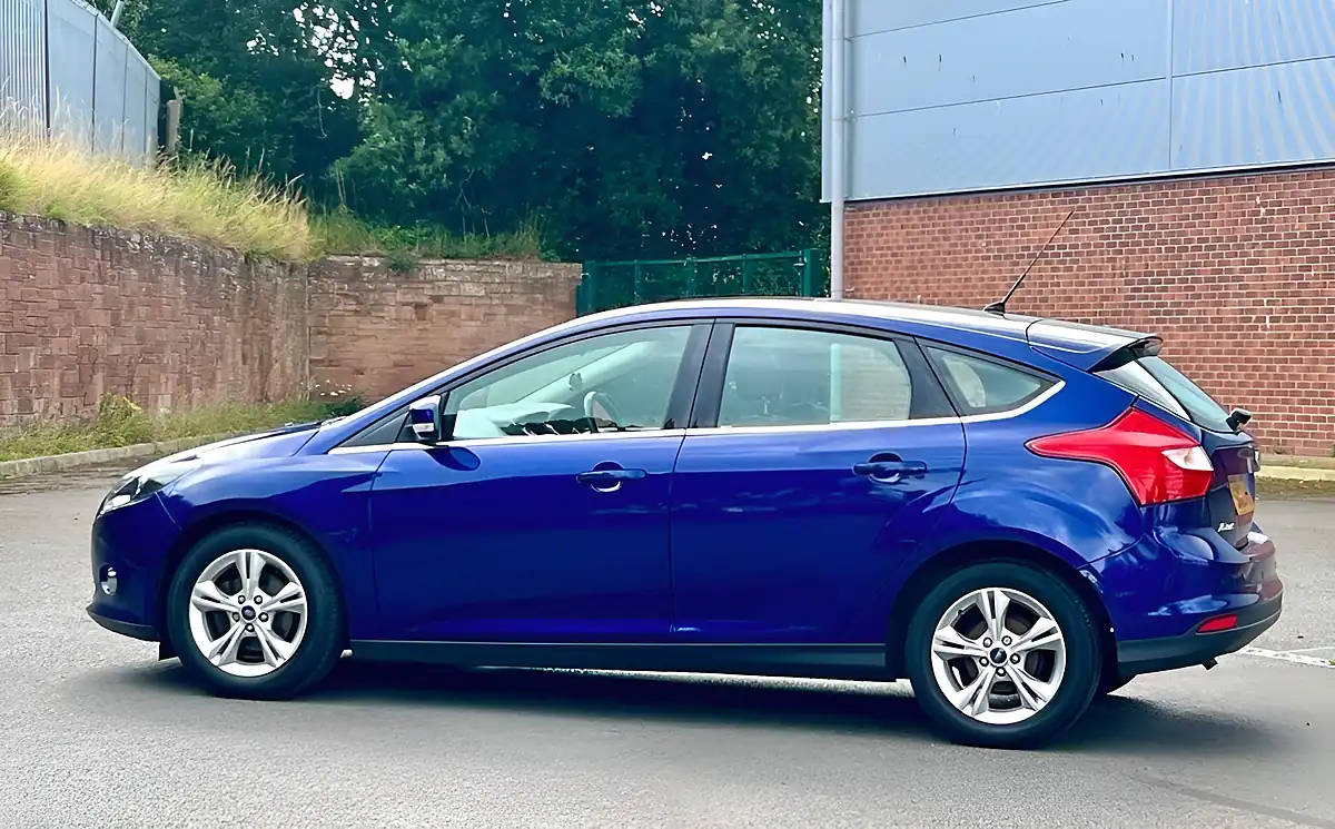 Used 2014 Ford Focus Zetec Deep Impact Blue - Interior and Exterior details 8