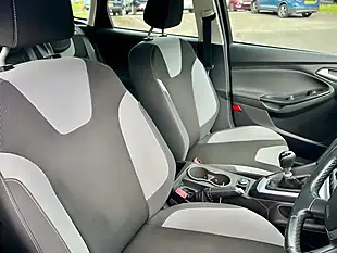 Used 2014 Ford Focus Zetec Deep Impact Blue - Interior and Exterior details 9