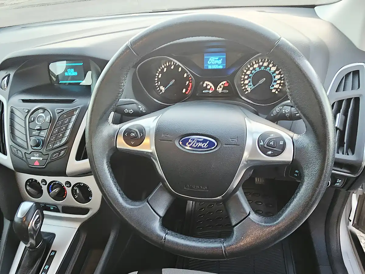 Used 2014 Ford Focus Zetec - Interior and Exterior details 13
