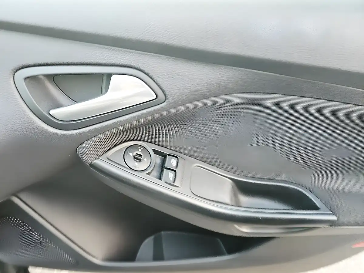 Used 2014 Ford Focus Zetec - Interior and Exterior details 15