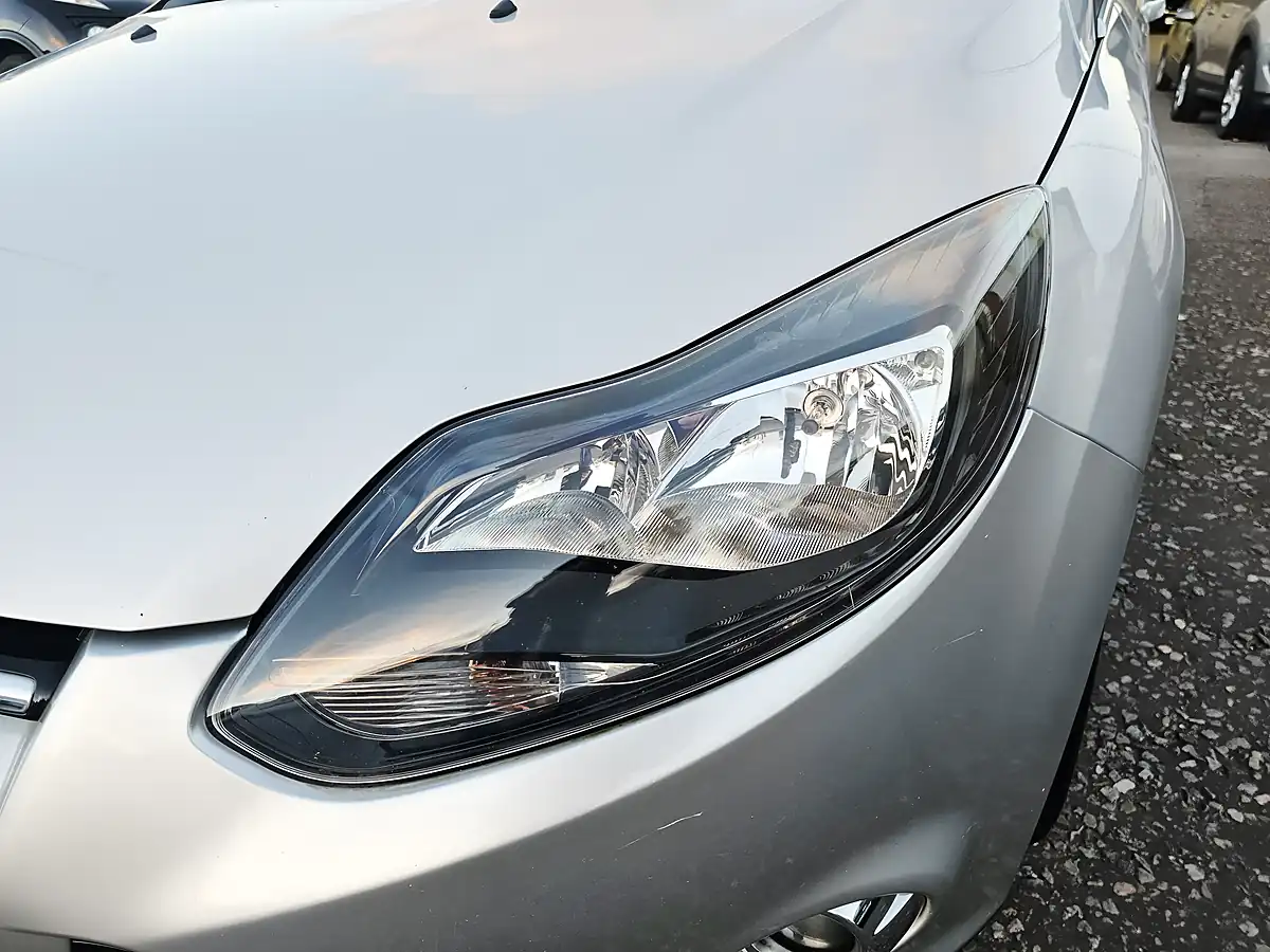 Used 2014 Ford Focus Zetec - Interior and Exterior details 16