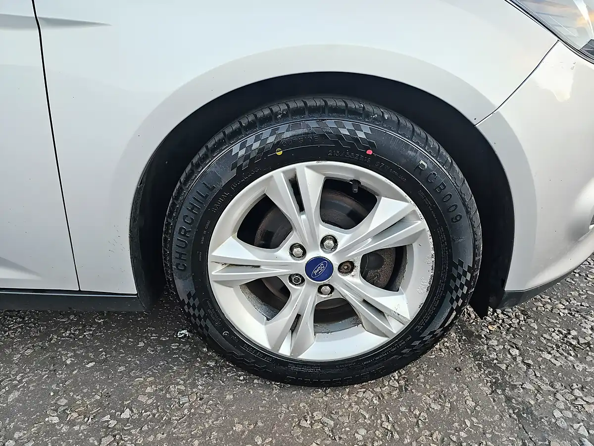 Used 2014 Ford Focus Zetec - Interior and Exterior details 18