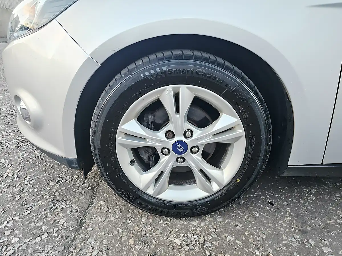 Used 2014 Ford Focus Zetec - Interior and Exterior details 19