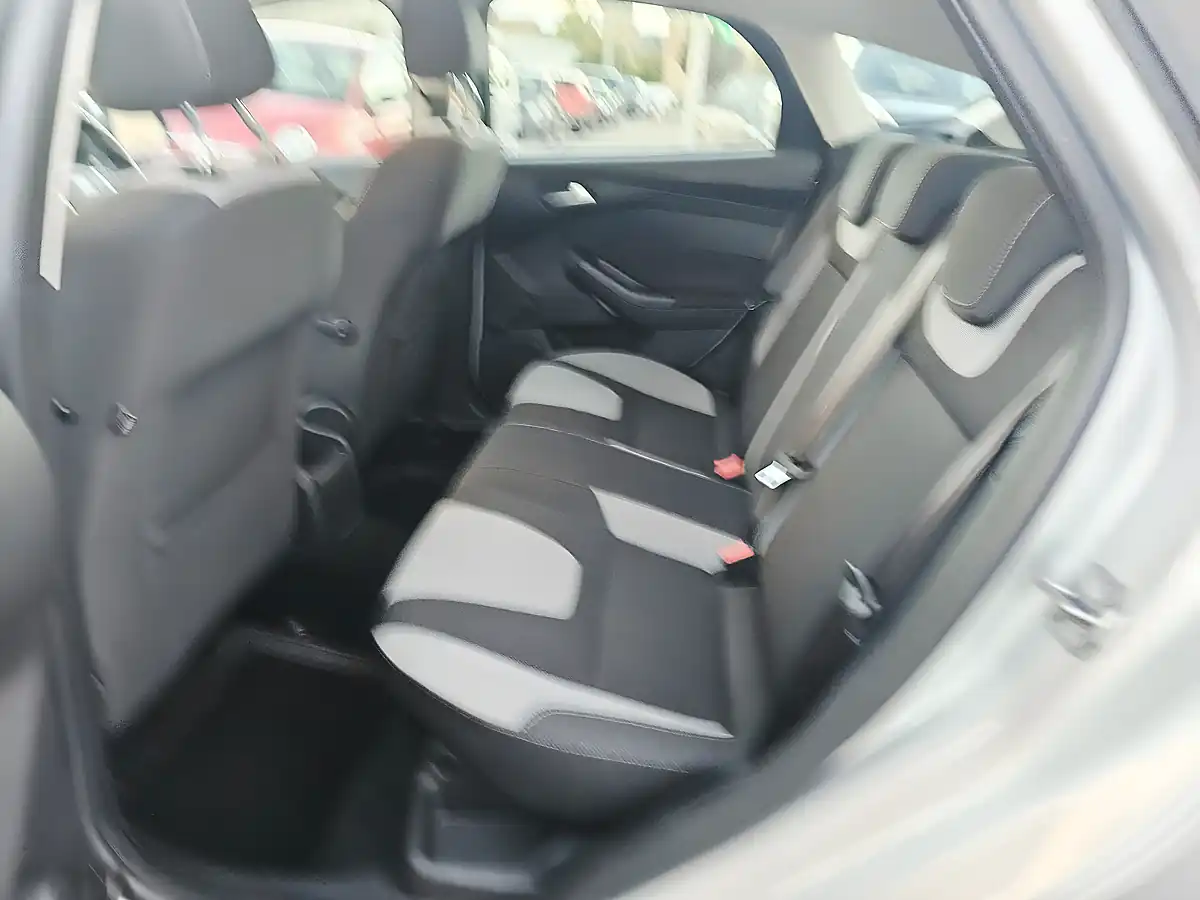 Used 2014 Ford Focus Zetec - Interior and Exterior details 8