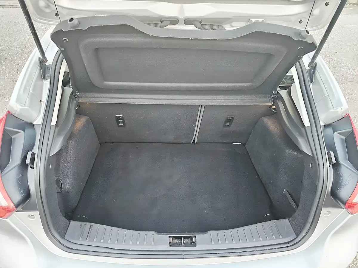 Used 2014 Ford Focus Zetec - Interior and Exterior details 9