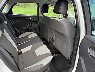 Used 2014 Ford Focus Zetec Moondust Silver - Interior and Exterior details 12