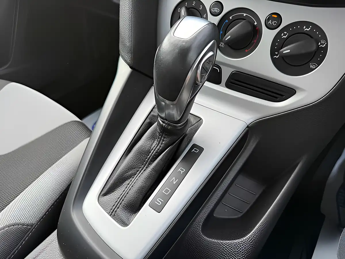 Used 2014 Ford Focus Zetec Moondust Silver - Interior and Exterior details 17