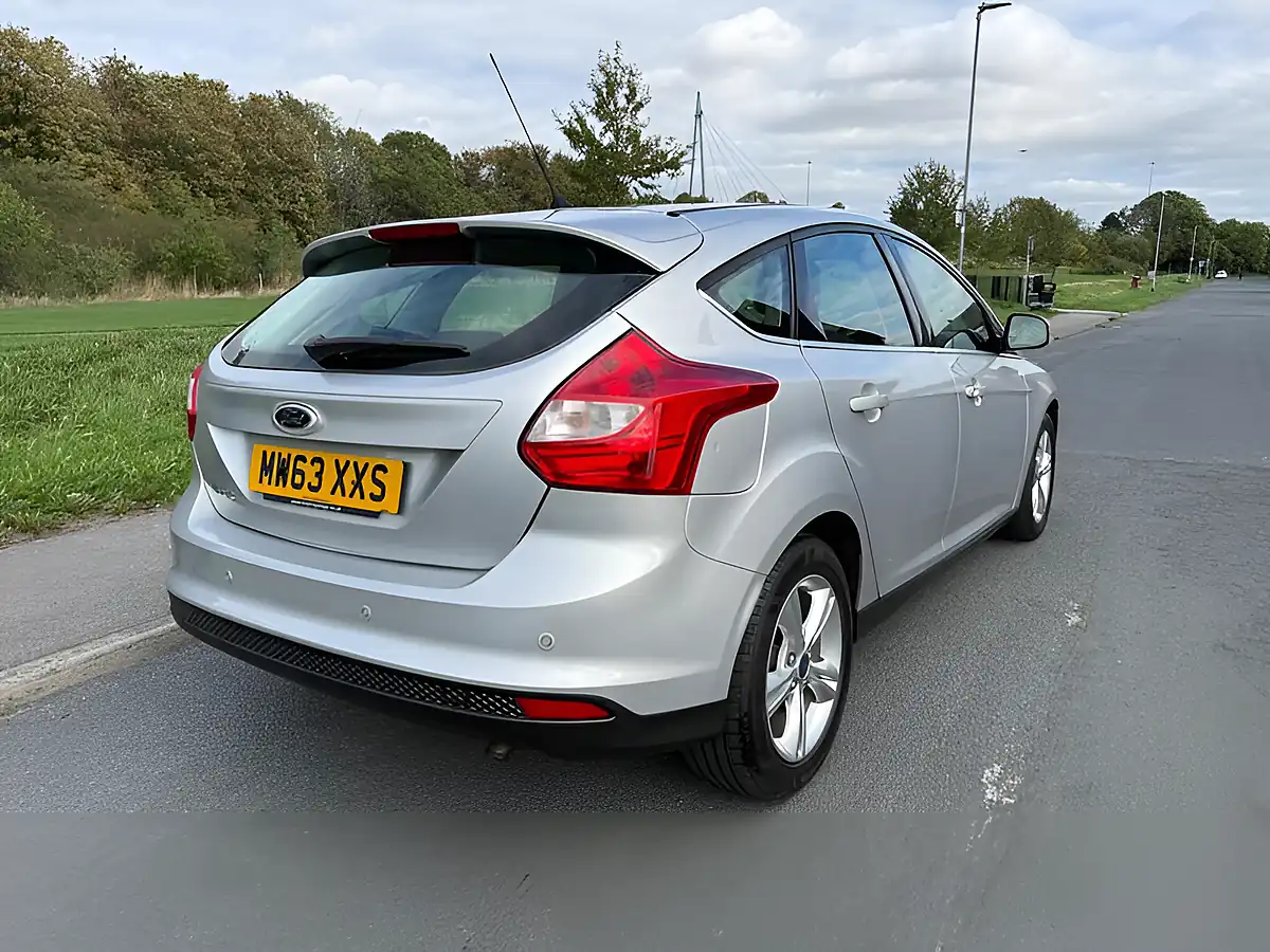 Used 2014 Ford Focus Zetec Moondust Silver - Interior and Exterior details 2