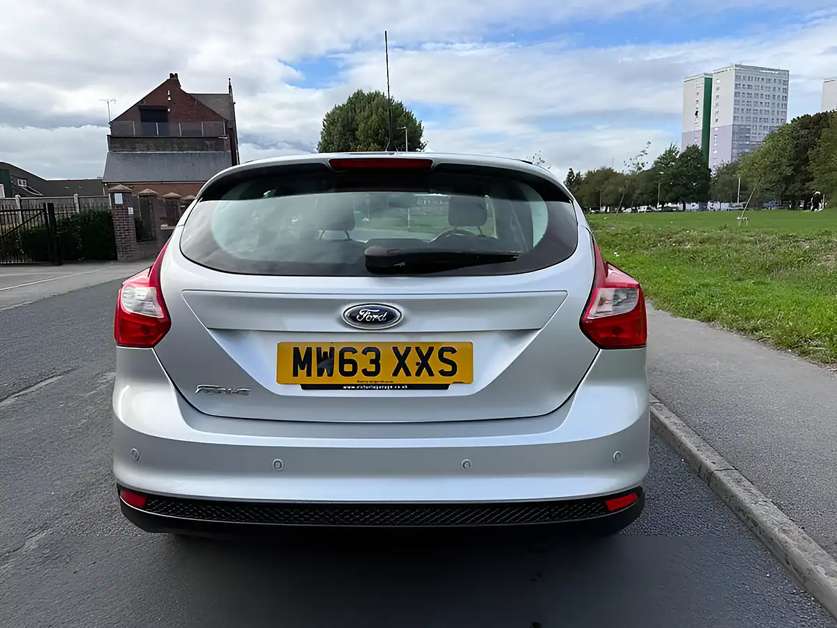 Used 2014 Ford Focus Zetec Moondust Silver - Interior and Exterior details 3