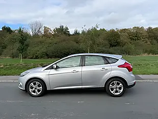 Used 2014 Ford Focus Zetec Moondust Silver - Interior and Exterior details 5