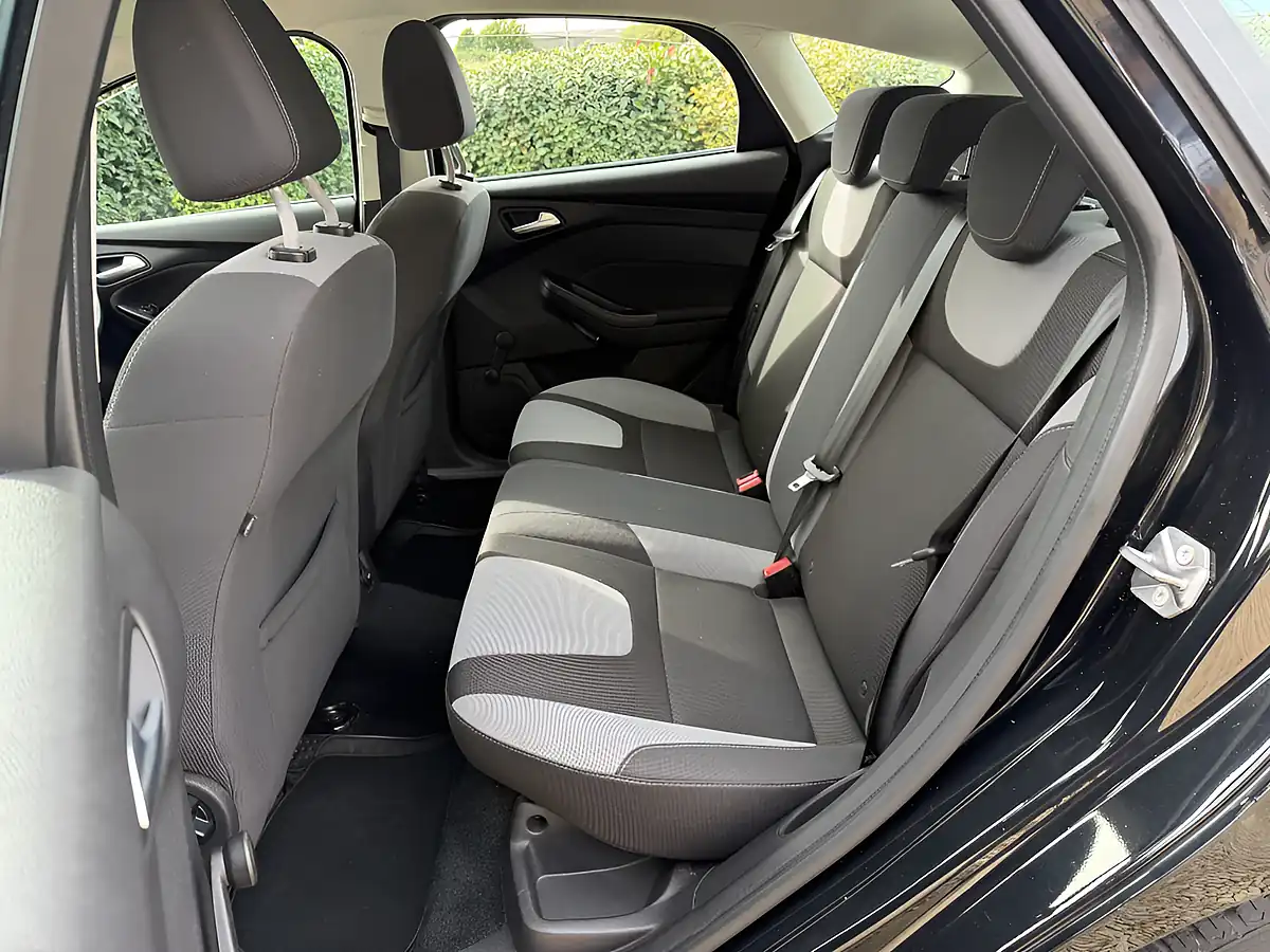 Used 2014 Ford Focus Zetec Navigator Black - Interior and Exterior details 10