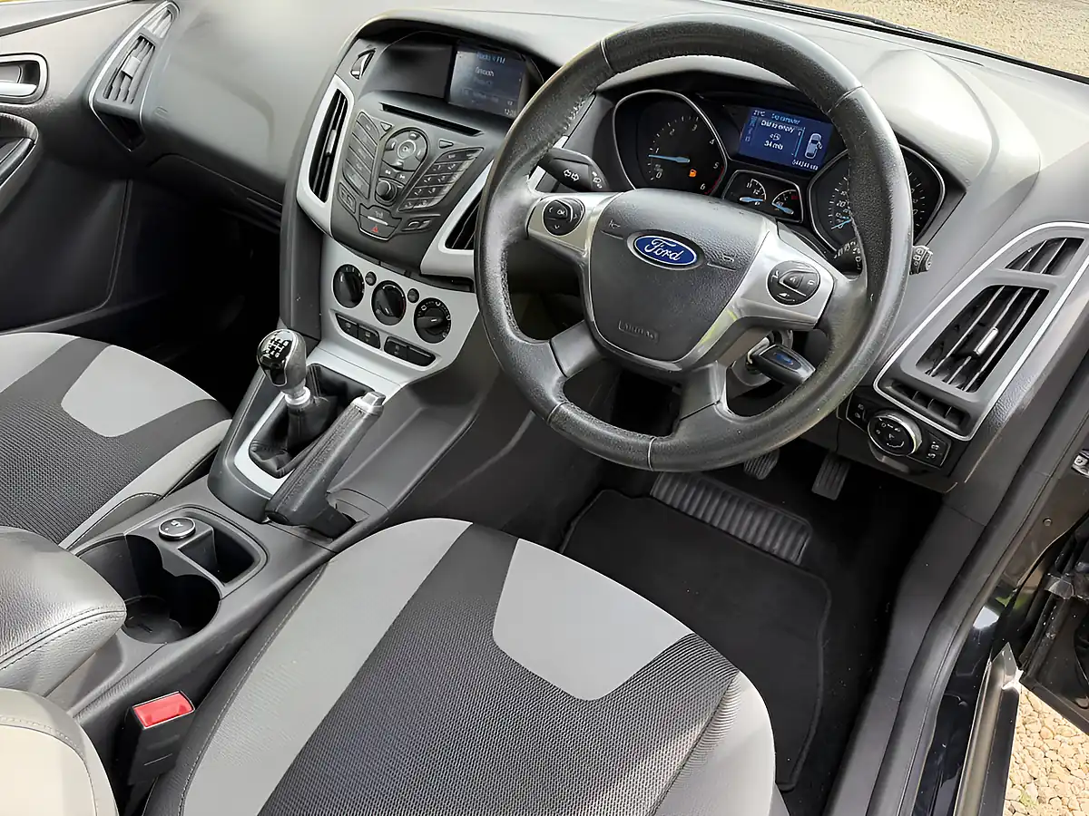 Used 2014 Ford Focus Zetec Navigator Black - Interior and Exterior details 12