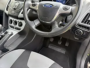 Used 2014 Ford Focus Zetec Navigator Black - Interior and Exterior details 13