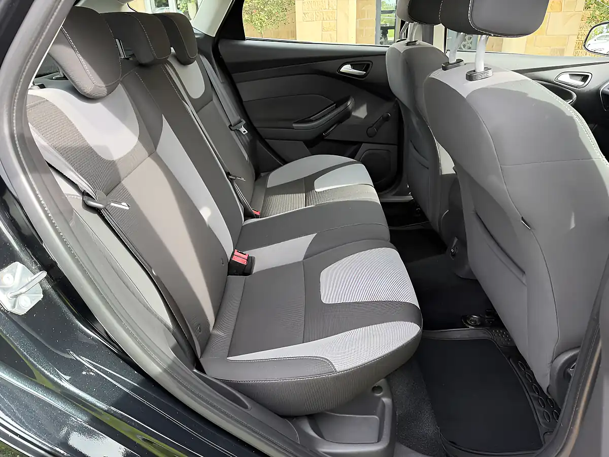 Used 2014 Ford Focus Zetec Navigator Black - Interior and Exterior details 14