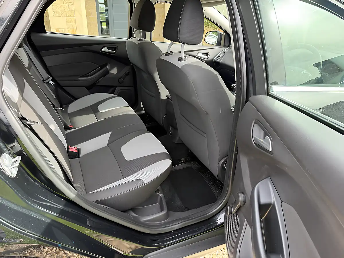 Used 2014 Ford Focus Zetec Navigator Black - Interior and Exterior details 15