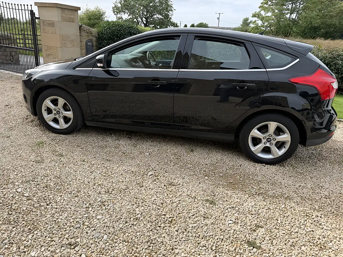 Used 2014 Ford Focus Zetec Navigator Black - Interior and Exterior details 4