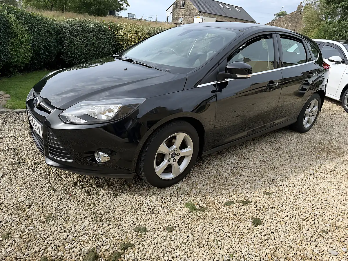 Used 2014 Ford Focus Zetec Navigator Black - Interior and Exterior details 5