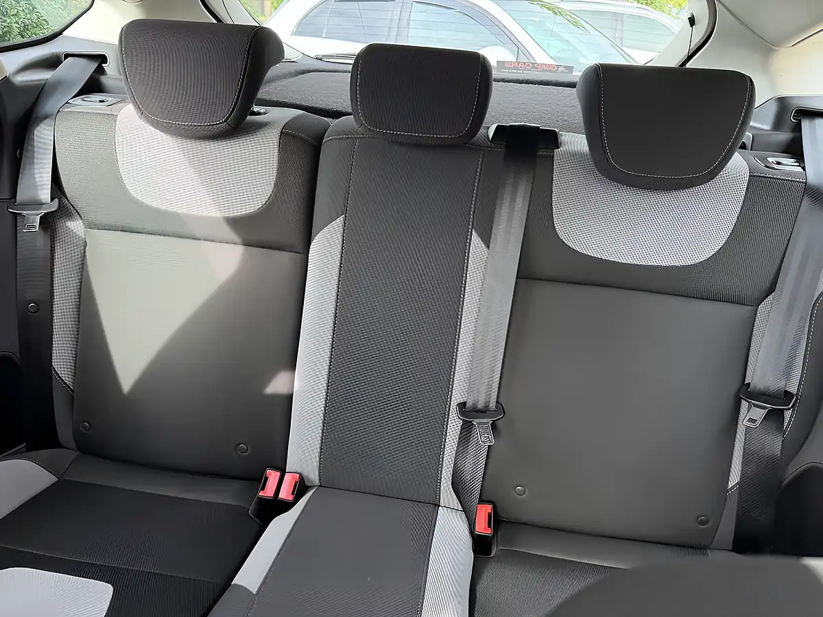 Used 2014 Ford Focus Zetec Navigator Black - Interior and Exterior details 8
