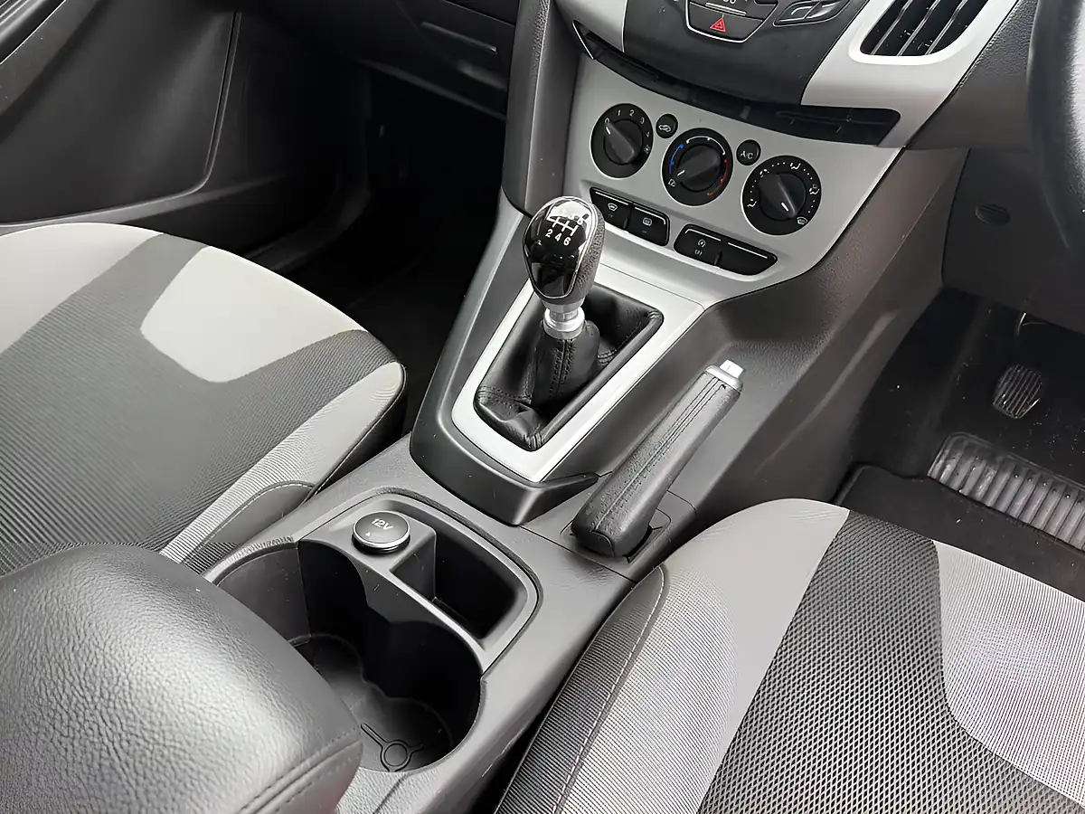 Used 2014 Ford Focus Zetec Navigator Black - Interior and Exterior details 11