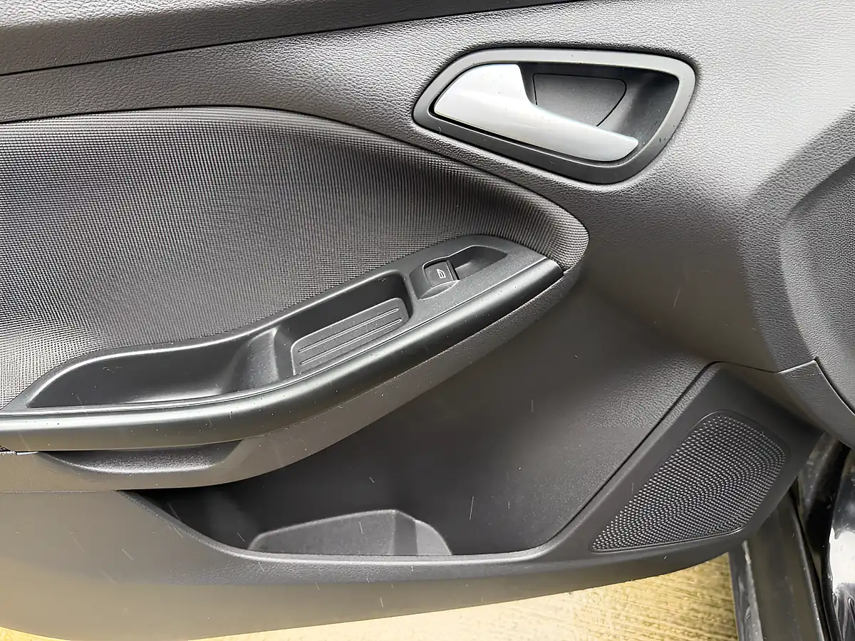 Used 2014 Ford Focus Zetec Navigator Black - Interior and Exterior details 17