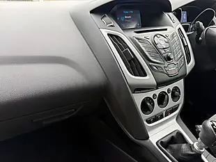 Used 2014 Ford Focus Zetec Navigator Black - Interior and Exterior details 19