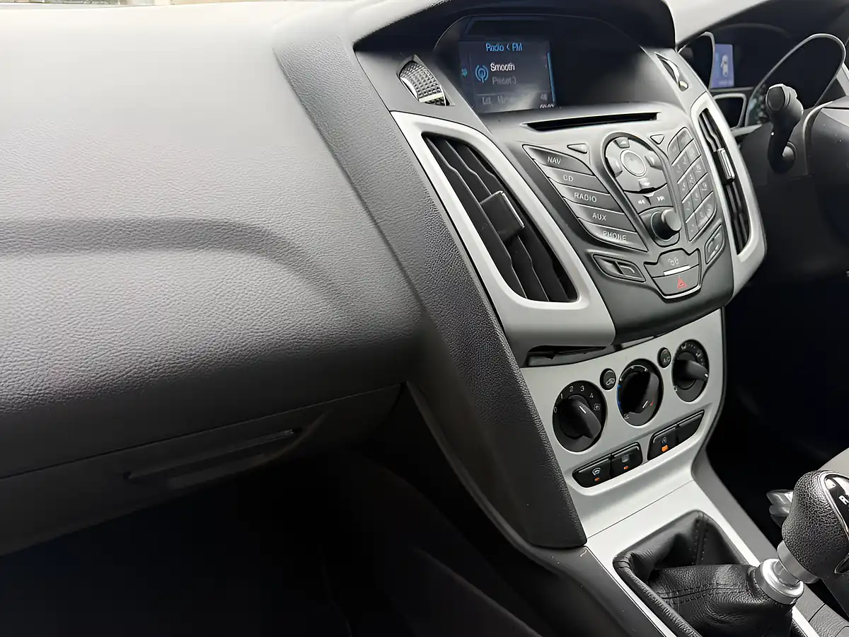 Used 2014 Ford Focus Zetec Navigator Black - Interior and Exterior details 19