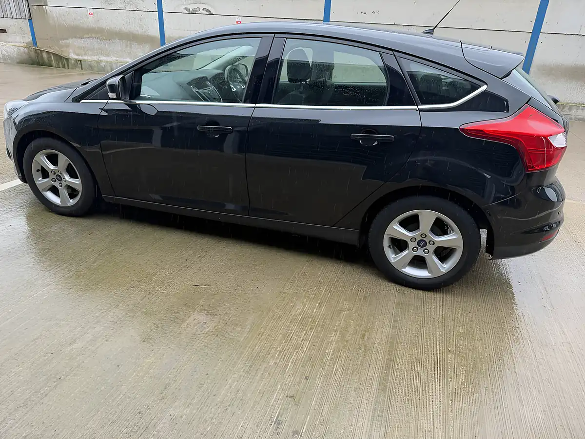 Used 2014 Ford Focus Zetec Navigator Black - Interior and Exterior details 6