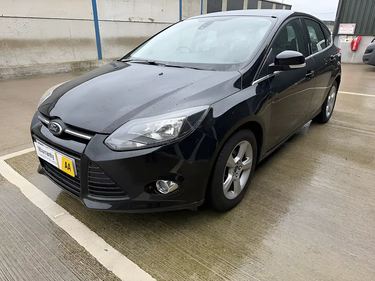 Used 2014 Ford Focus Zetec Navigator Black - Interior and Exterior details 7