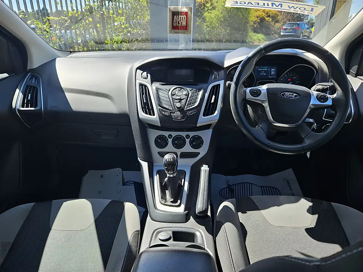 Used 2014 Ford Focus Zetec Navigator Black - Interior and Exterior details 12
