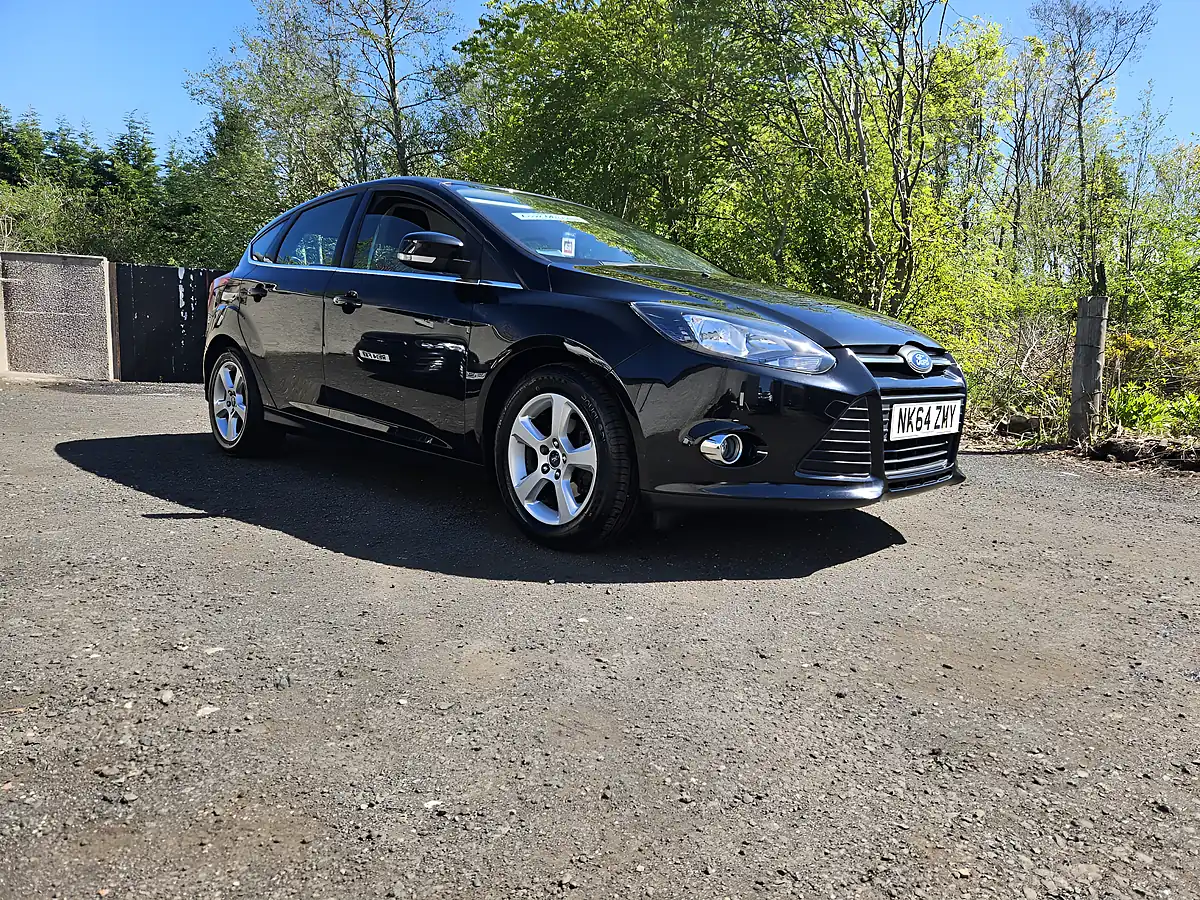 Used 2014 Ford Focus Zetec Navigator Black - Interior and Exterior details 15