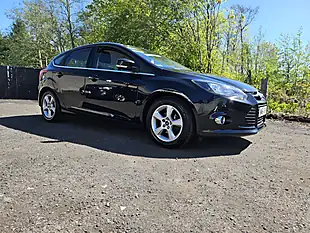 Used 2014 Ford Focus Zetec Navigator Black - Interior and Exterior details 16