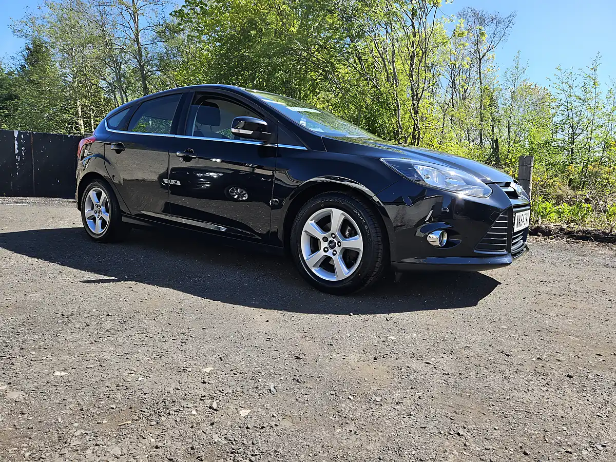 Used 2014 Ford Focus Zetec Navigator Black - Interior and Exterior details 16