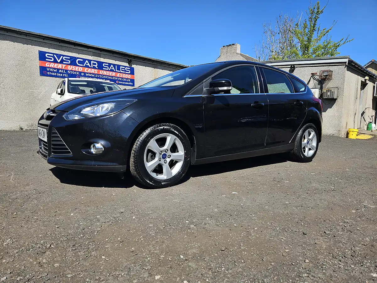 Used 2014 Ford Focus Zetec Navigator Black - Interior and Exterior details 17