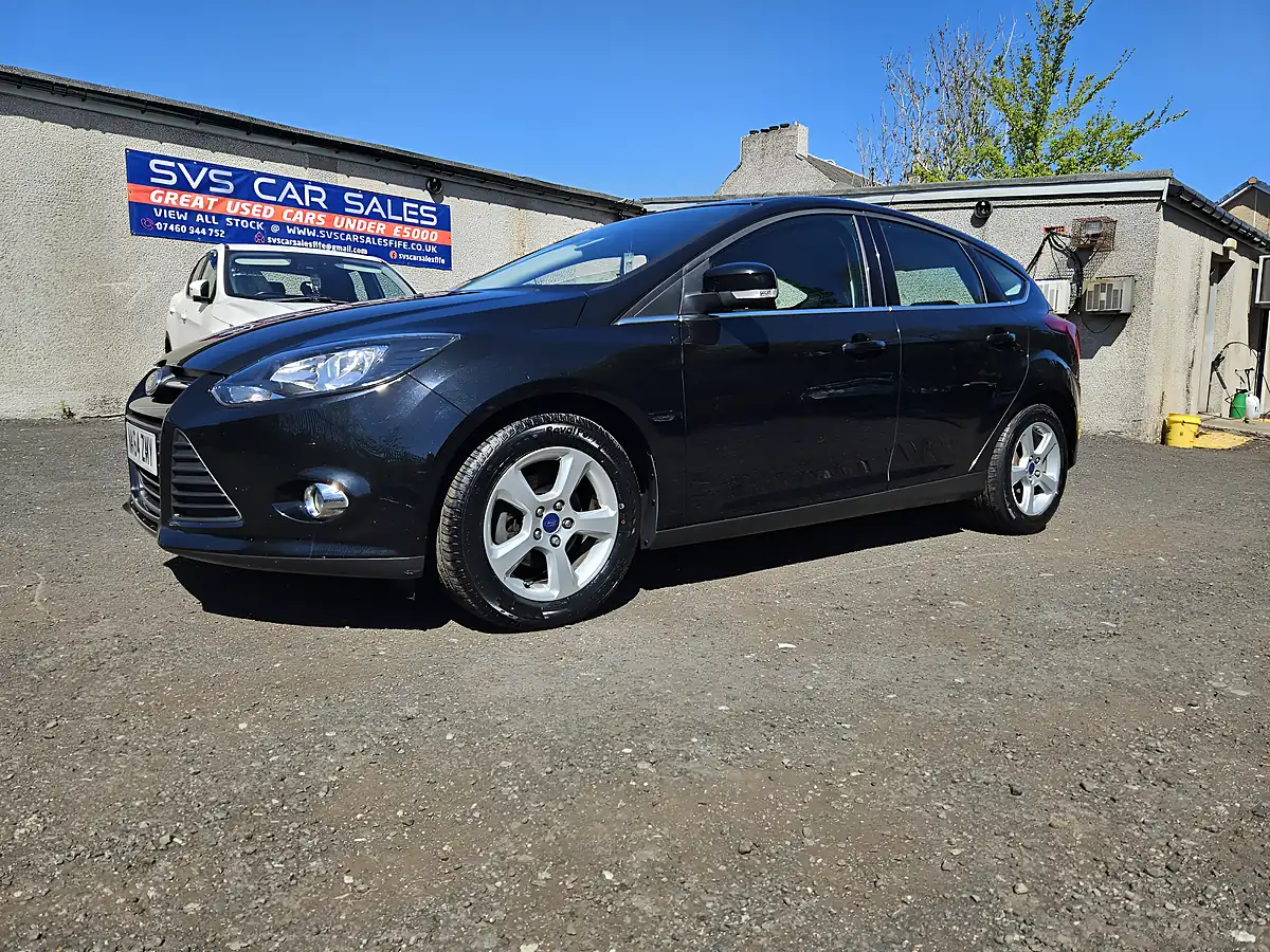 Used 2014 Ford Focus Zetec Navigator Black - Interior and Exterior details 18