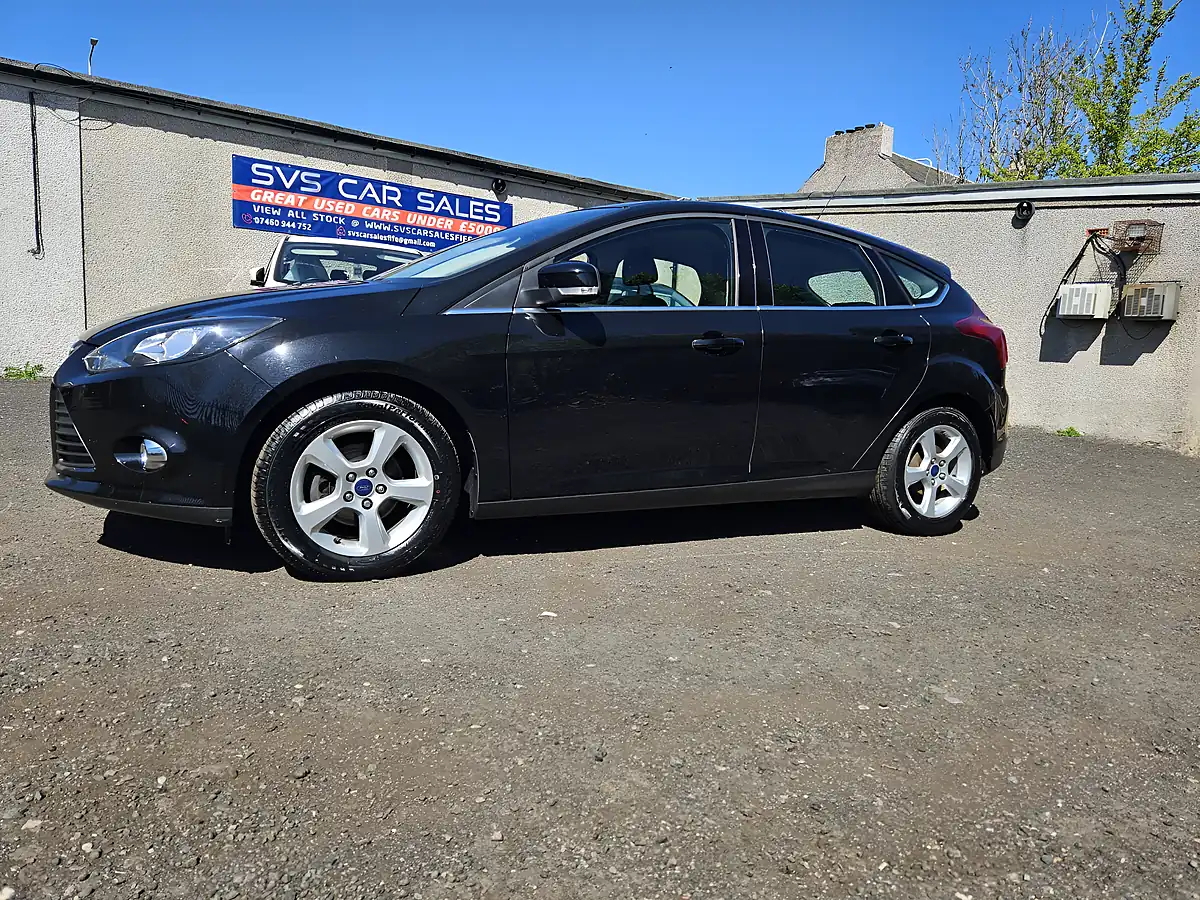 Used 2014 Ford Focus Zetec Navigator Black - Interior and Exterior details 19