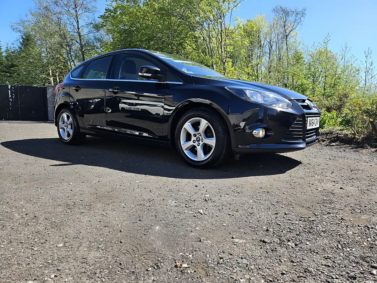 Used 2014 Ford Focus Zetec Navigator Black - Interior and Exterior details 4