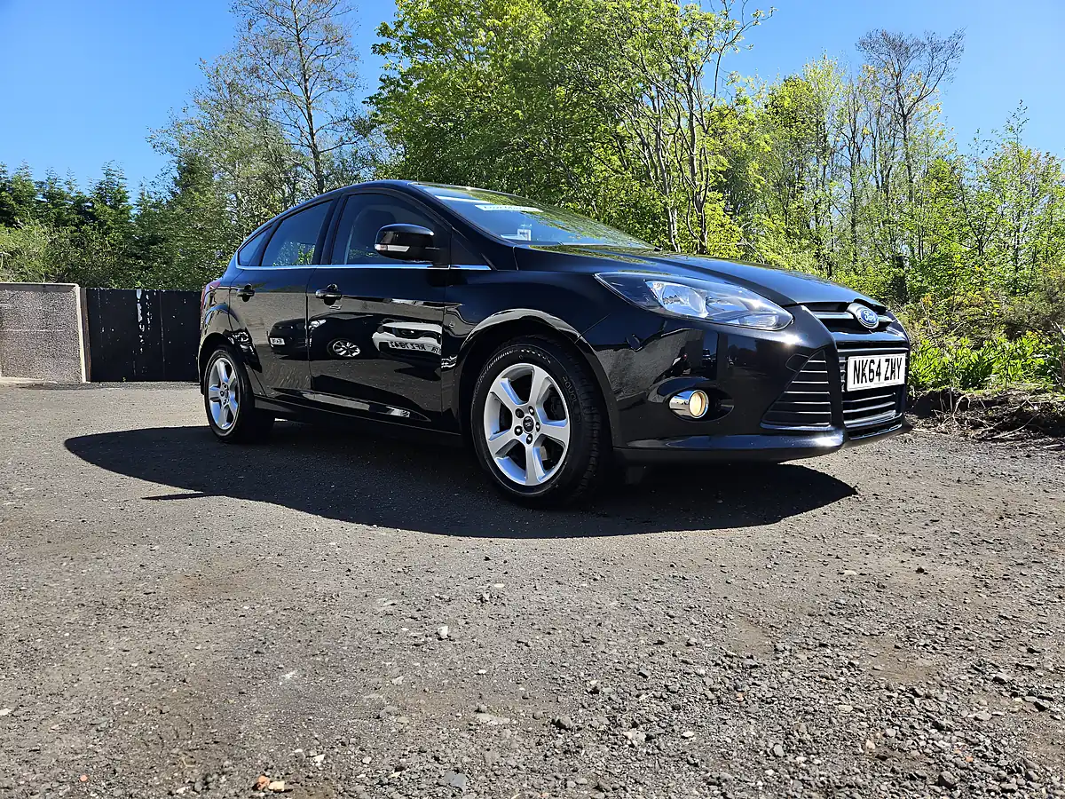 Used 2014 Ford Focus Zetec Navigator Black - Interior and Exterior details 5