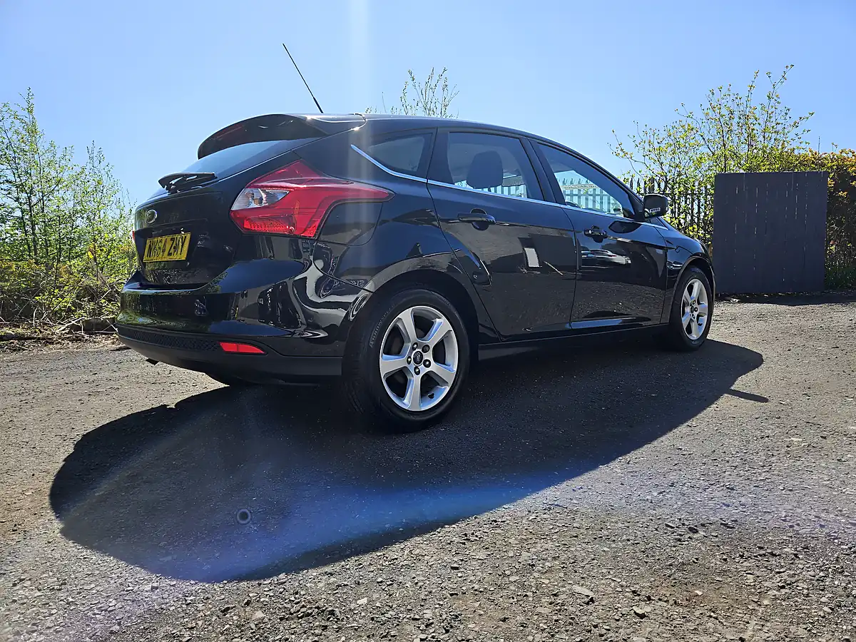 Used 2014 Ford Focus Zetec Navigator Black - Interior and Exterior details 6