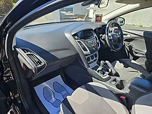 Used 2014 Ford Focus Zetec Navigator Black - Interior and Exterior details 7